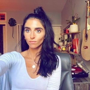 Meet your Posher, Simone